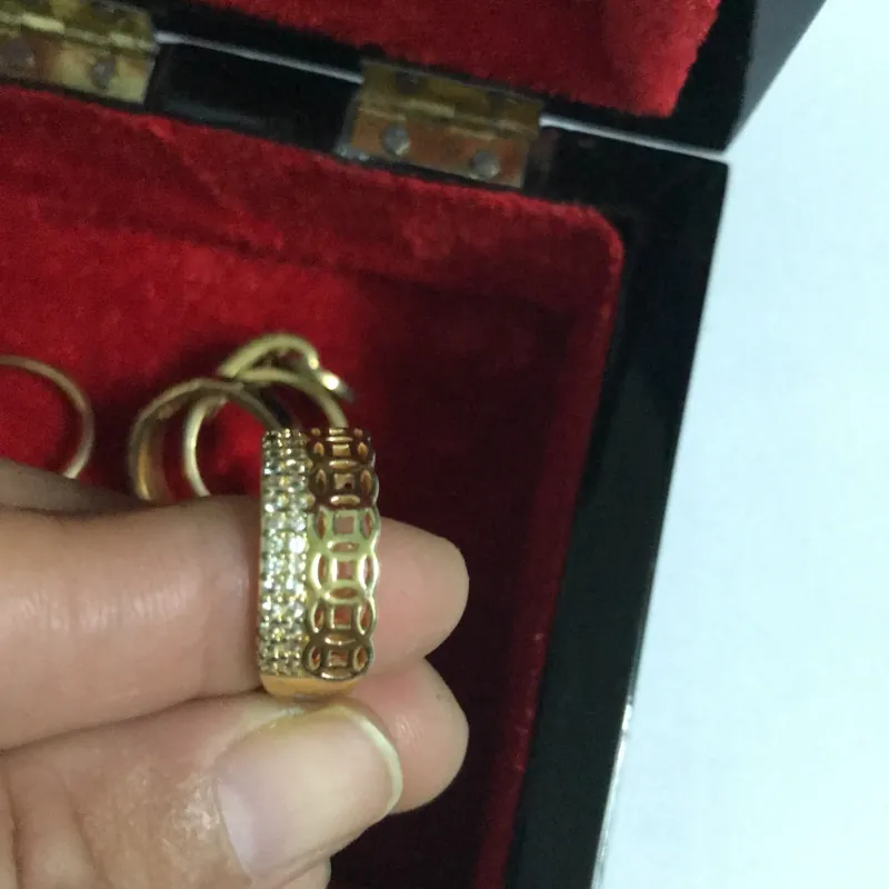 Nhẫn vừa bán vừa tặng 977319