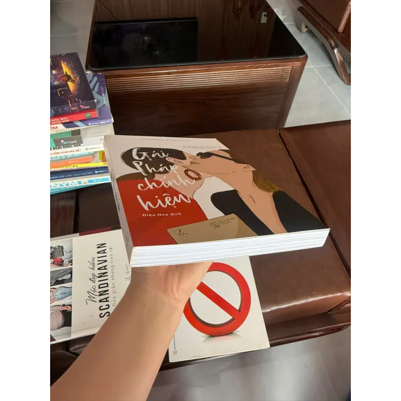 GÁI PHÁP CHÍNH HIỆU – Laurence Caracalla - K3 1006678