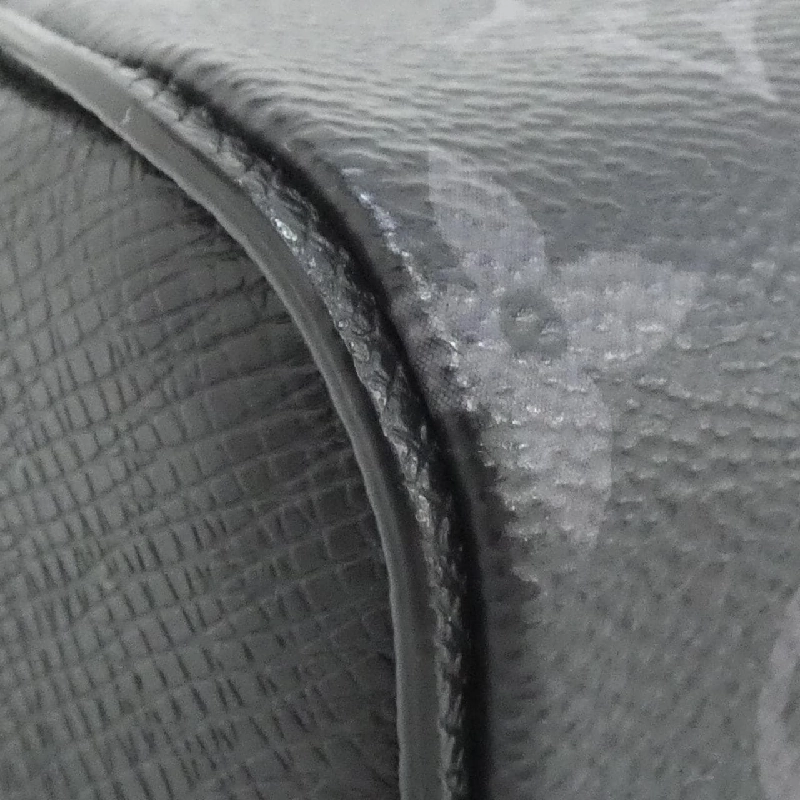 Túi đeo chéo ngoài trời Louis Vuitton Taiga Lama M30741 - Hàng hiệu Chính hãng 802799