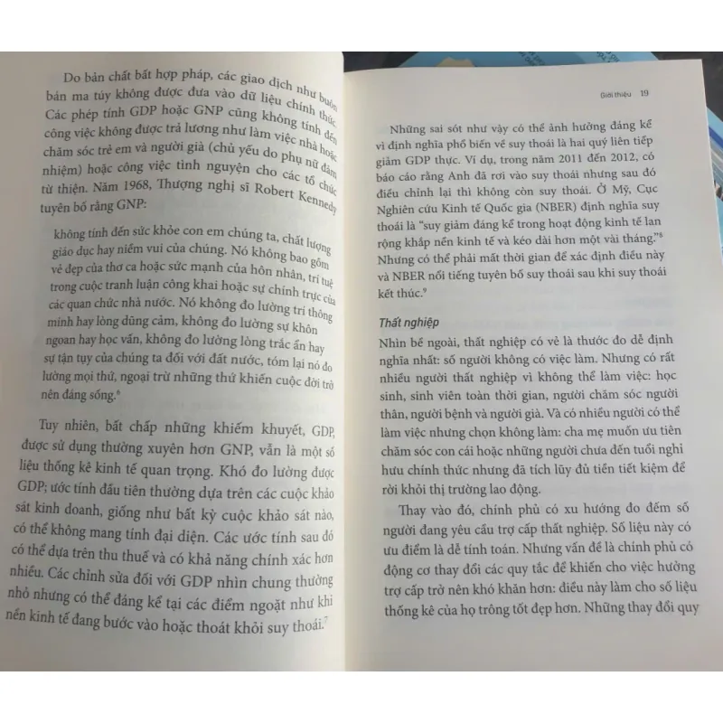 Hiểu thuật ngữ kinh tế để nắm bắt biến động thời cuộc - Philip Coggan 786514