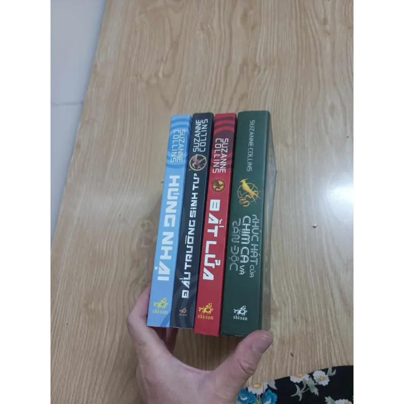 Trọn bộ Đấu trường sinh tử - 4 quyển (tặng kèm Hanibal+Bay trên tổ chim cúc cu-cũ rách) 741921
