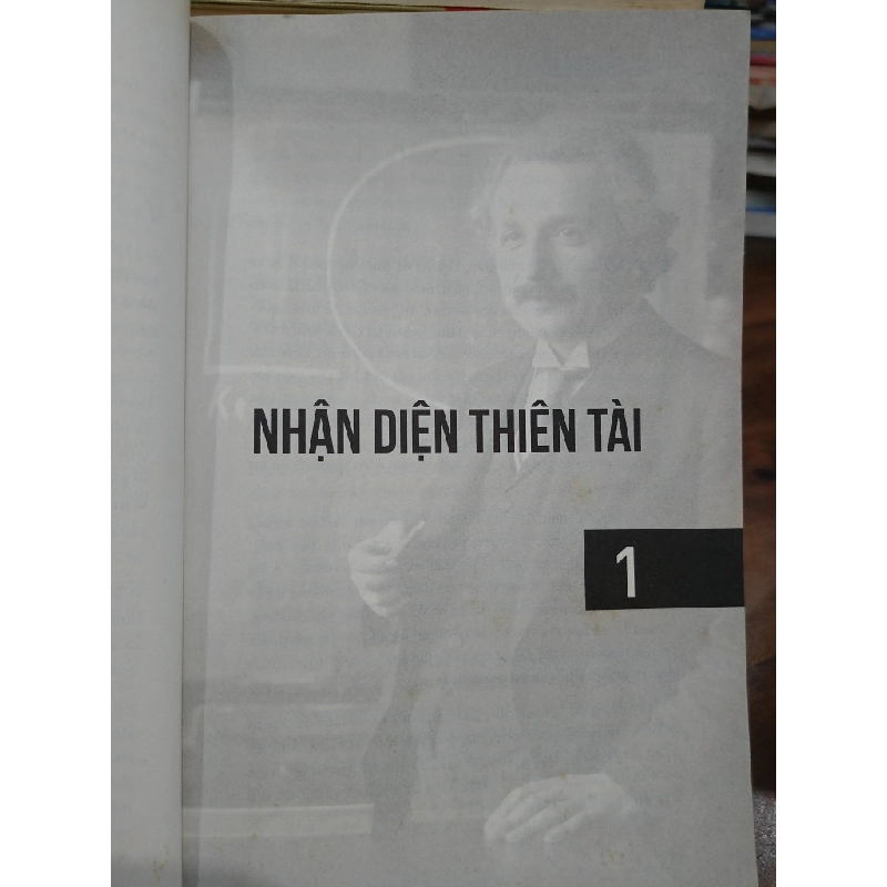 Sếp của Einstein: 10 nguyên tắc để lãnh đạo những người xuất chúng - Robert Hromas (Lương Trọng Vũ dịch) 472651