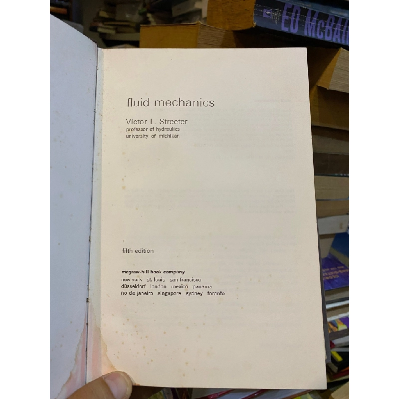 Fluid Mechanics, 5th edition - Victor L. Streeter 518889