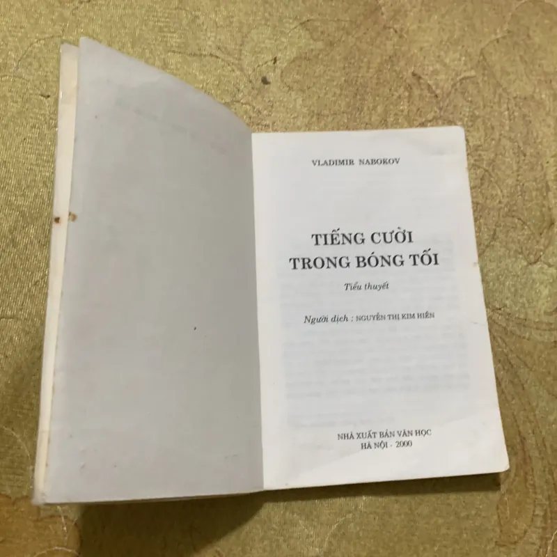 TIẾNG CƯỜI TRONG BÓNG TỐI- Vladimir Nabokov  753071