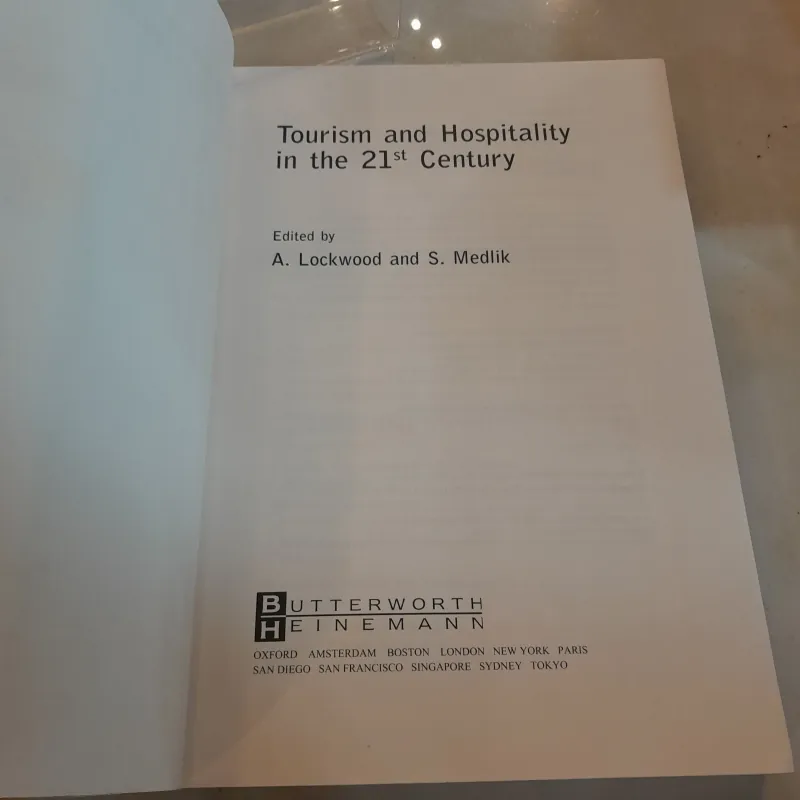 TOURISM AND HOSPITALITY IN THE 21ST CENTURY - LOCKWOOD, MEDLIK 993880