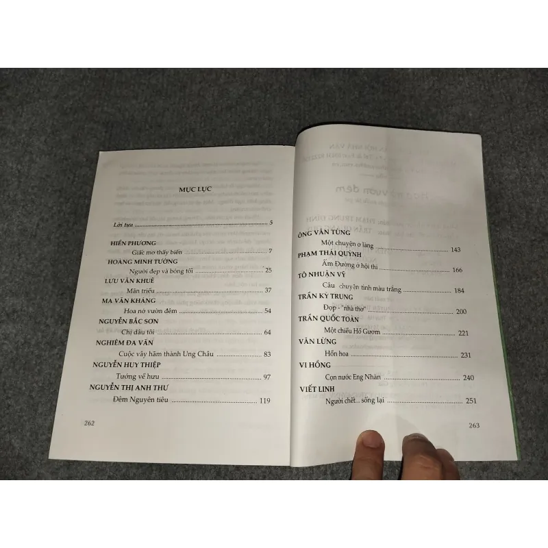HOA NỞ VƯỜN ĐÊM 570644