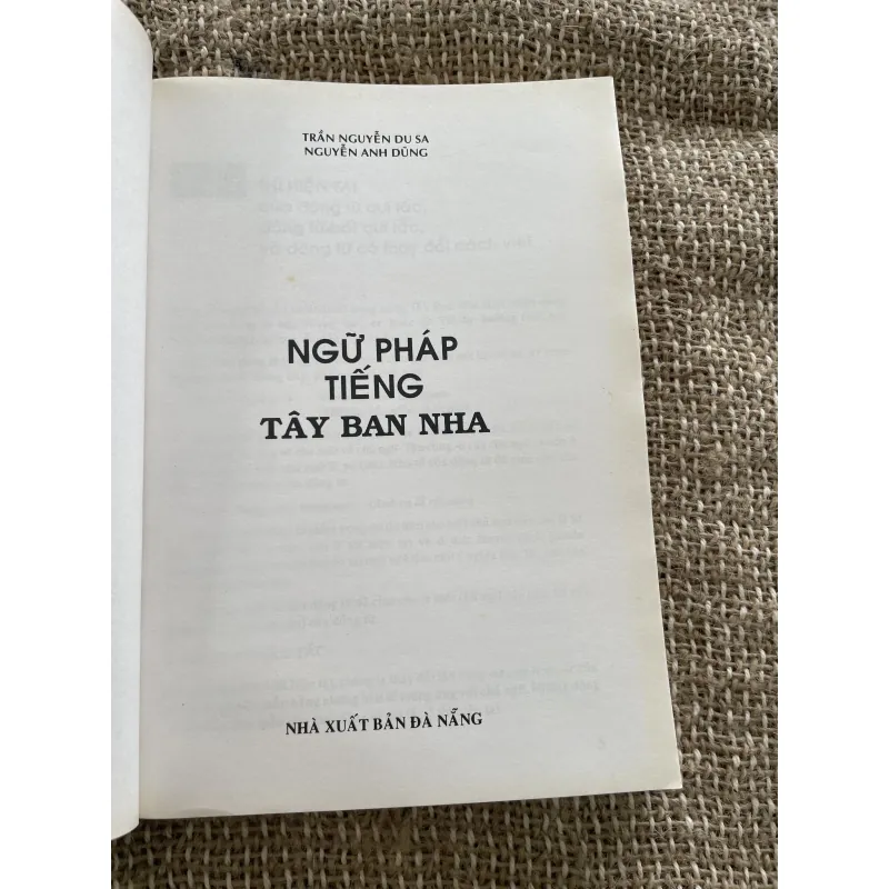 Nước Pháp tiếng Tây Ban Nha, gần 400 trang  1043982
