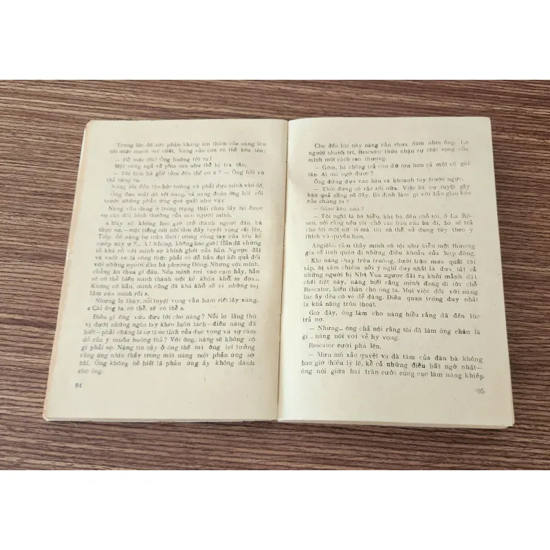 Tiểu thuyết lãng mạn lịch sử kinh điển: TÌNH SỬ ANGÉLIQUE 776063