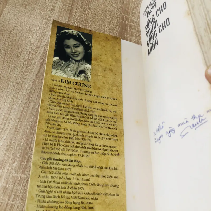 Sống cho người, sống cho mình” – Hồi ký Nghệ Sĩ Kim Cương 973669