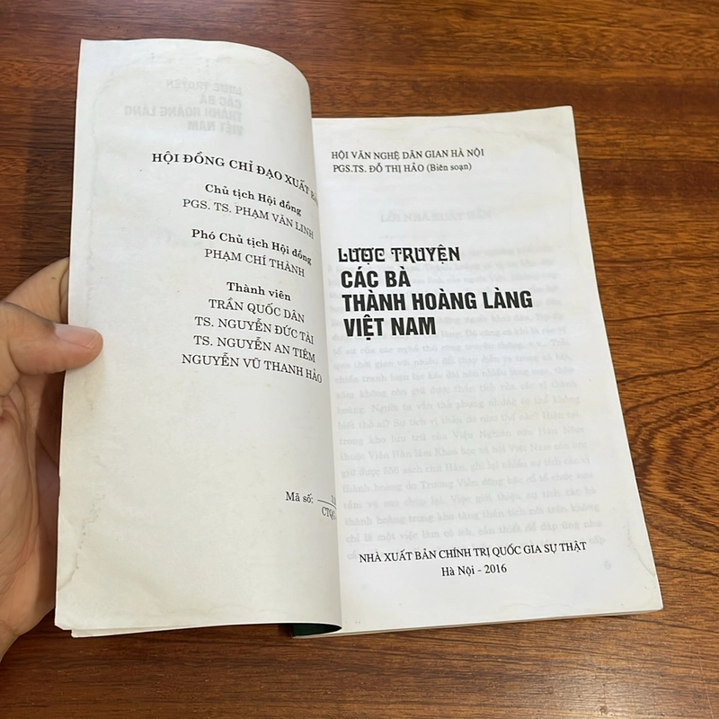 II Sách Lịch Sử: Lược Truyện _ Các Bà Thành Hoàng Làng Việt Nam - 2017 504484