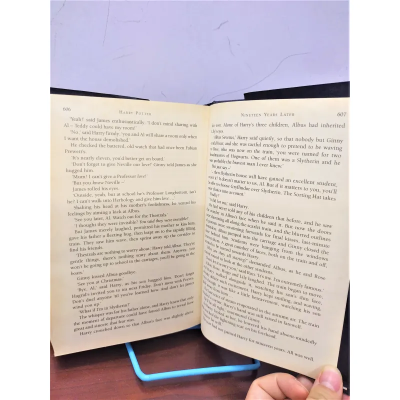 Sách ngoại văn: Harry Potter and the deathly Hallows - TGL JK Rowling 960328