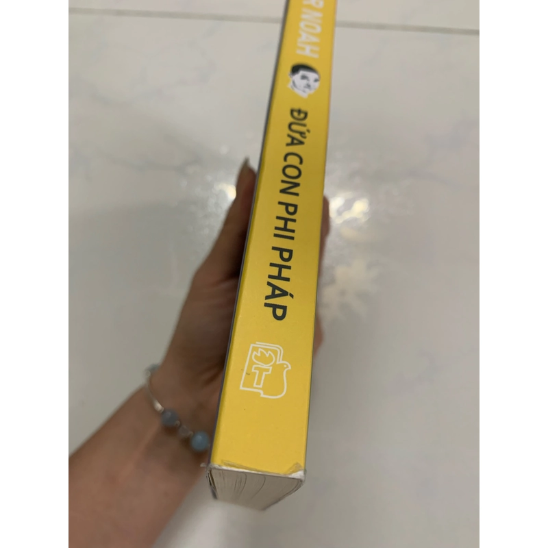Trevor Noah đứa con phi pháp tự truyện về một con người sinh ra ở chế độ Apartheid 521365