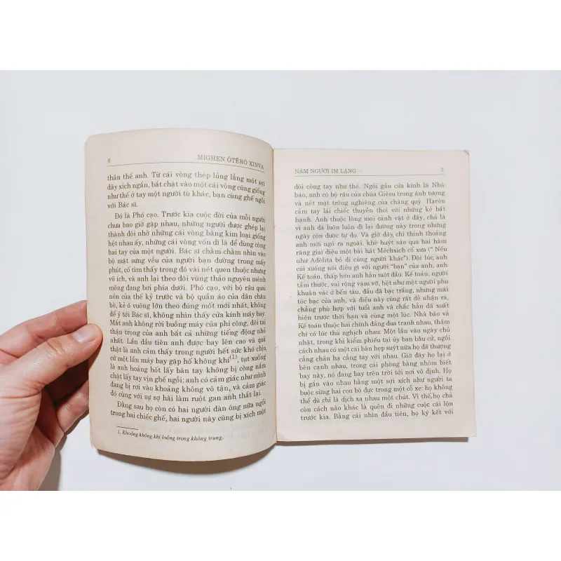 Năm Người Im Lặng - Miguel Otero Silva 783864