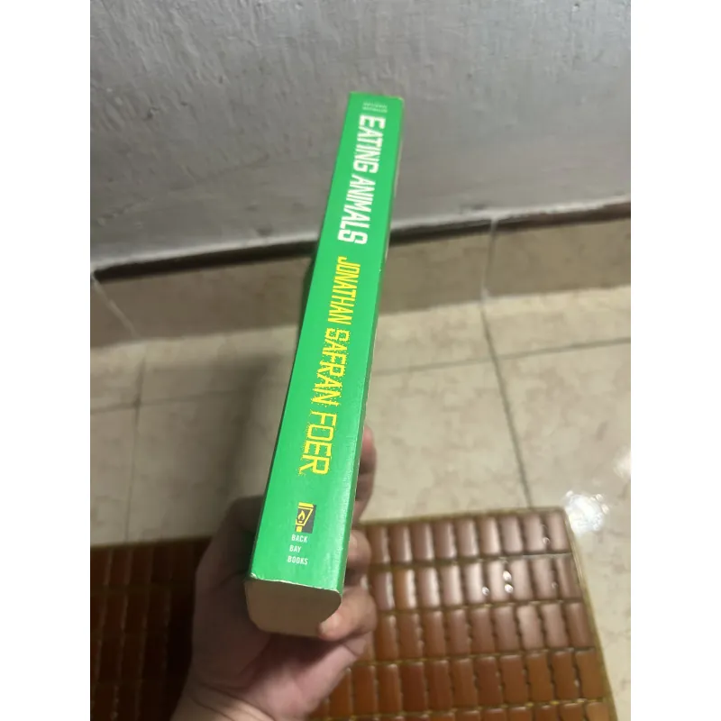 Eating Animal - Jonathan Safran Foer (sách real, còn tốt) 928670