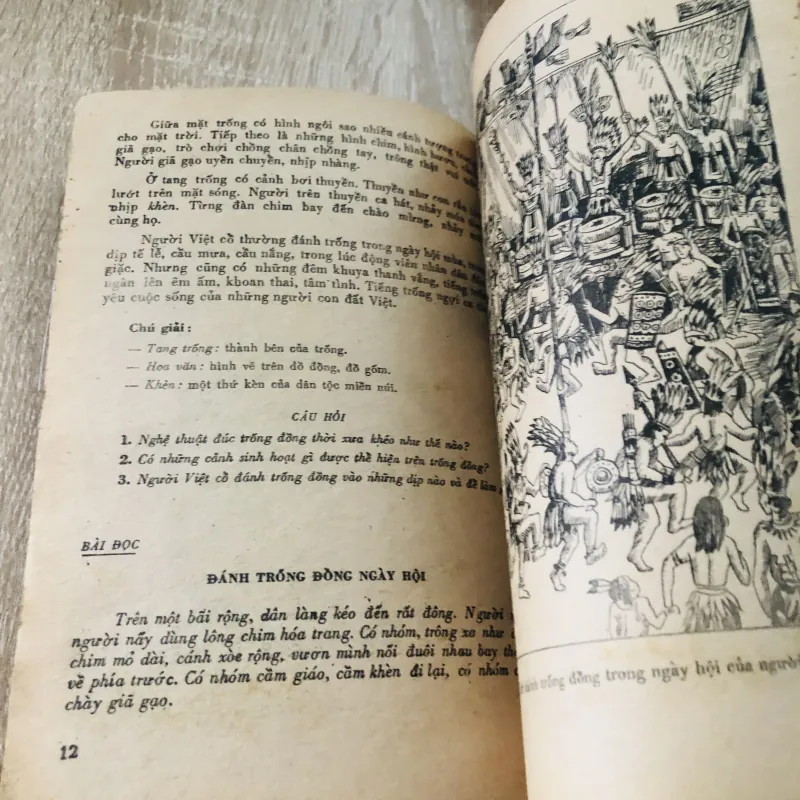 TRUYỆN KỂ LỊCH SỬ 4 1019078