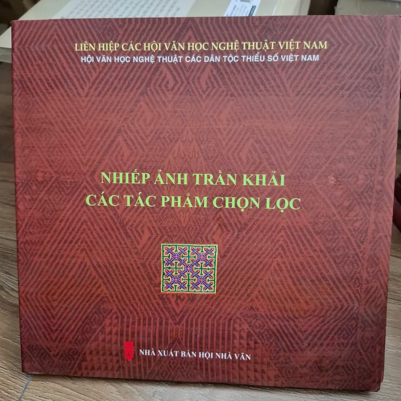 Nhiếp Ảnh Trần Khải: Các Tác Phẩm Chọn Lọc - (Trần Khải) - Sách ảnh nghệ thuật 692908