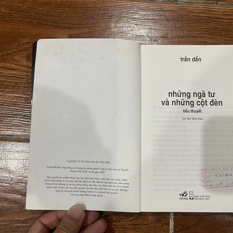 Những ngã tư và những cột đèn - Trần Dần (1) 722530