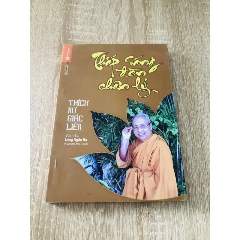 THẮP SÁNG ĐÈN CHÂN LÝ 1024349