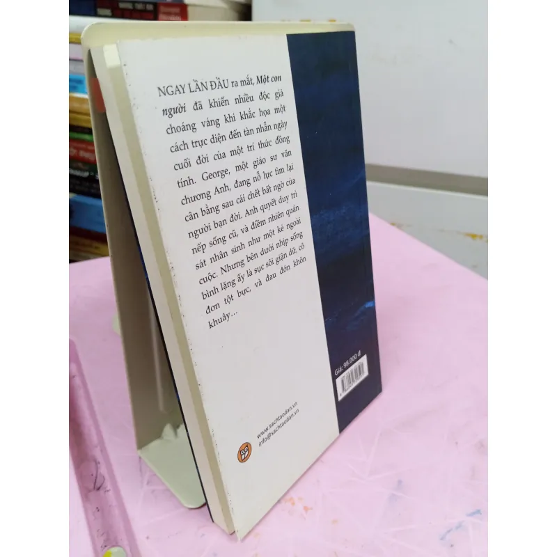 Một Con Người – Christopher Isherwood | Tiểu thuyết văn học nổi tiếng 960380