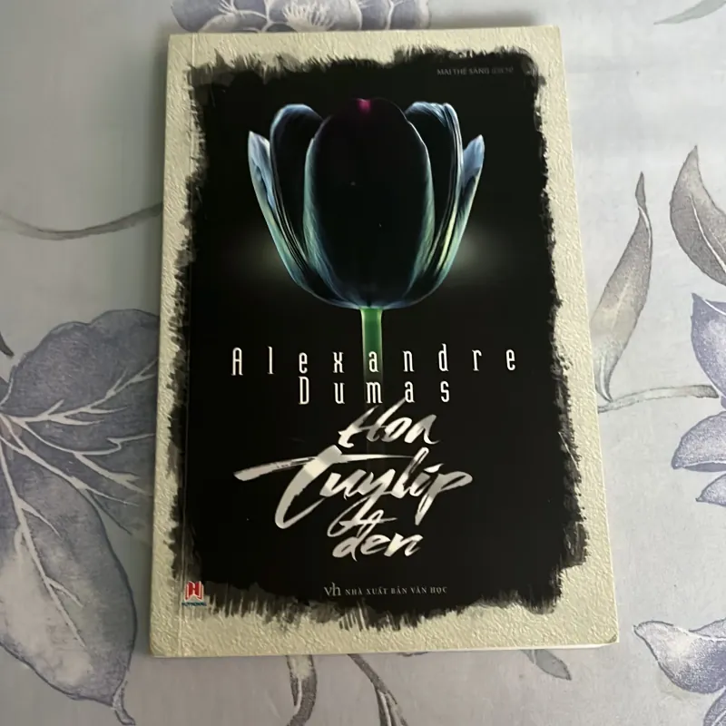 Sách Hoa tulip đen  800545