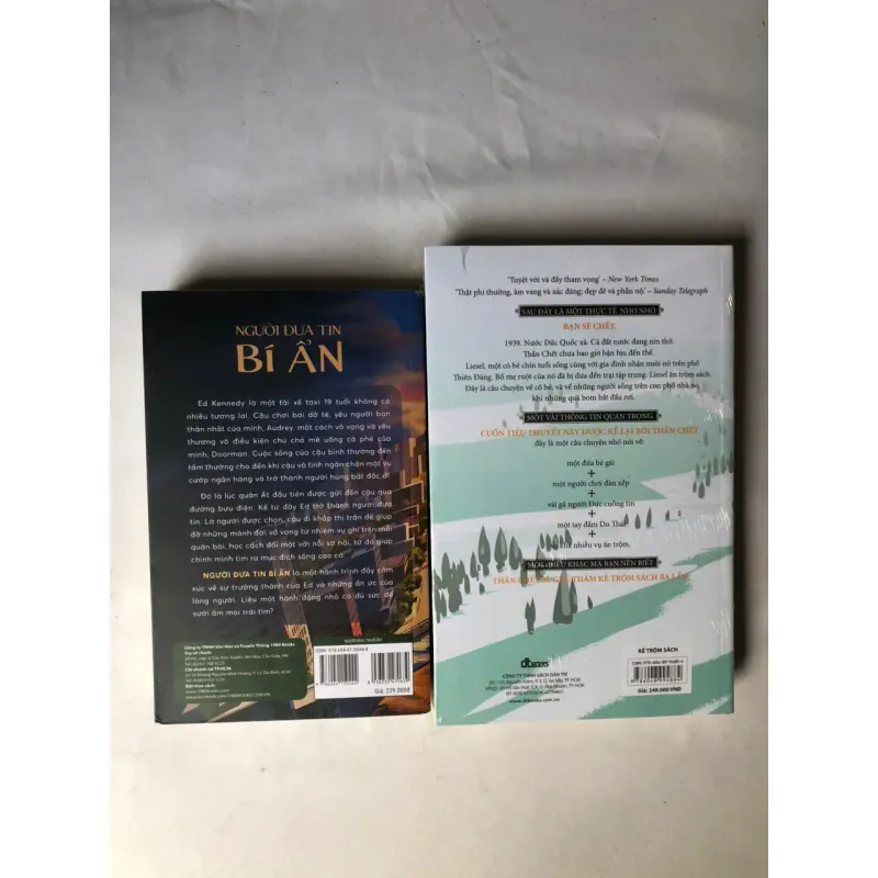 Sách của tác giả Markus Zusak: Người đưa tin bí ẩn & Kẻ trộm sách 926969