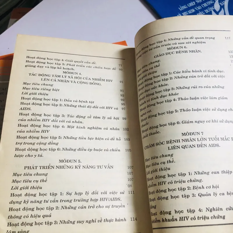 BỘ 6 CUỐN VỀ HIV & AIDS 698185