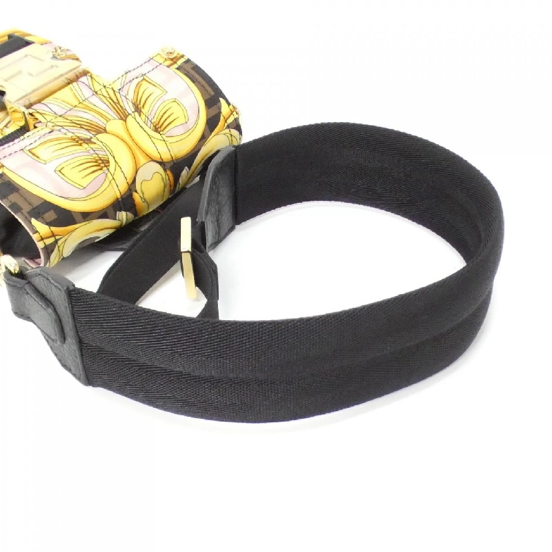 Túi xách vai Fendi 7VZ068 AITI 610207