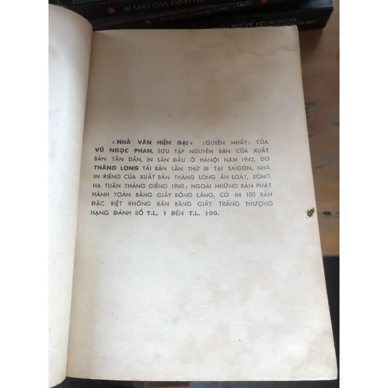 Nhà văn hiện đại 1024372