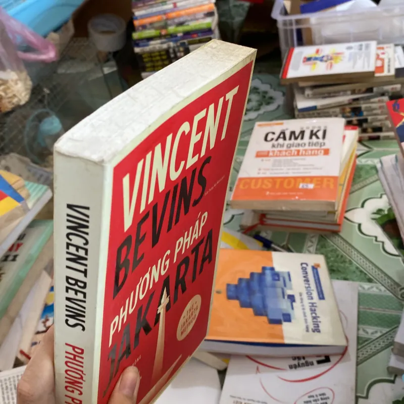 Phương pháp Jakarta" của tác giả Vincent Bevins 800484