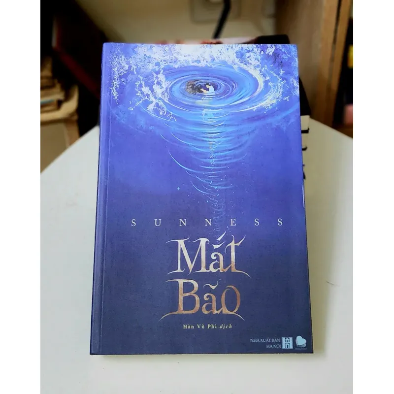 Tiểu thuyết MẮT BÃO (Sunness) 746757
