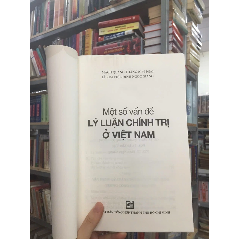 MỘT SỐ VẤN ĐỀ LÍ LUẬN CHÍNH TRỊ Ở VIỆT NAM 482557