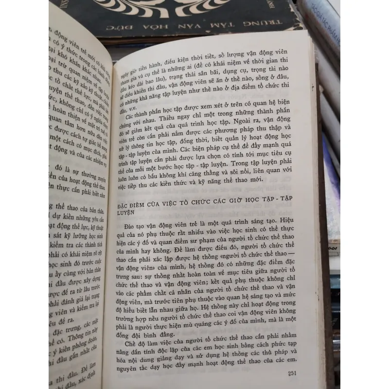 NGHỆ THUẬT SƯ PHẠM CỦA NGƯỜI TỔ CHỨC THỂ THAO THIẾU NIÊN - A.DERKATS, A.LXAEP 957325