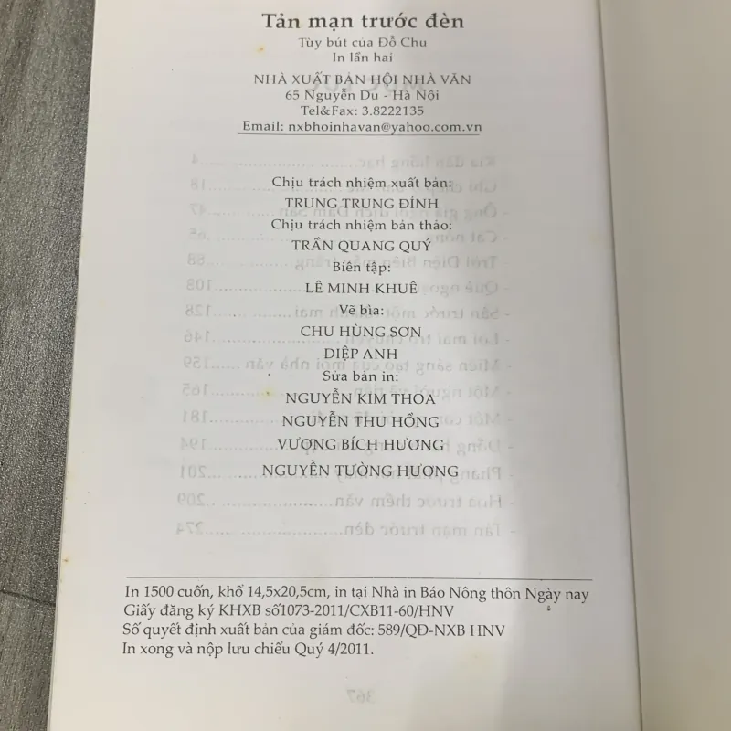 Tản mạn trước đèn tuỳ bút. Có chữ ký tặng. 1a5 1002852