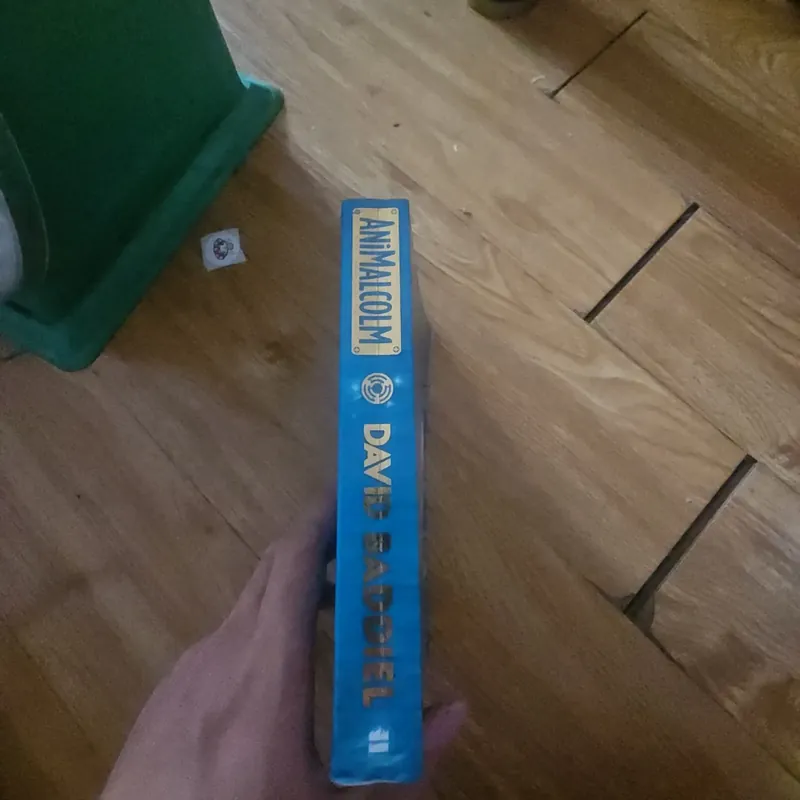 Animalcolm life as an animal is wild Giá 20k  604017