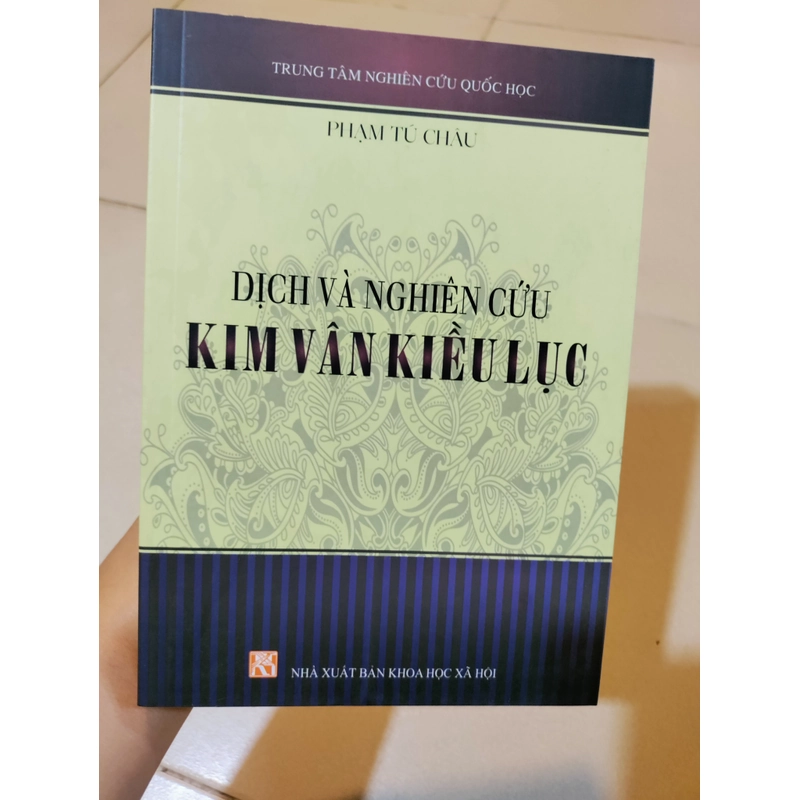 Dịch và nghiên cứu kim vân kiều lục 537975