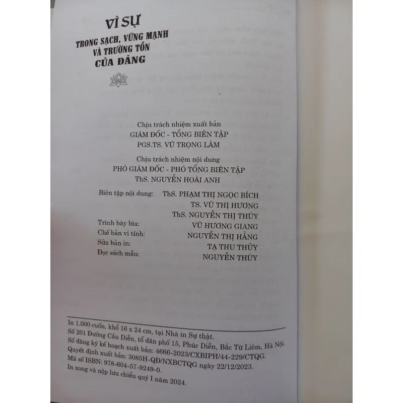 Sách: Vì sự trong sạch, vững mạnh và trường tồn của Đảng 935402