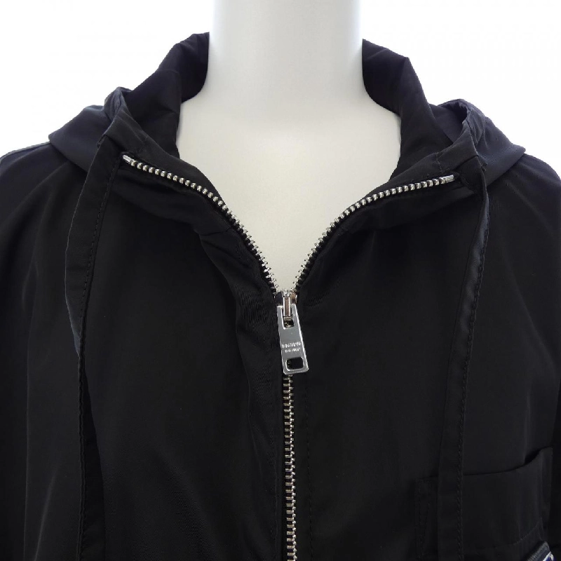 Áo khoác PRADA với logo hình tam giác 292061 S222 1WQ8 632279