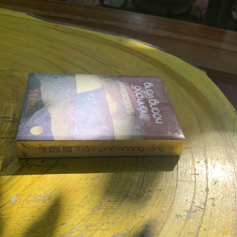 THÀNH PHỐ HOANG VẮNG - THI ĐỊNH NHU  745228