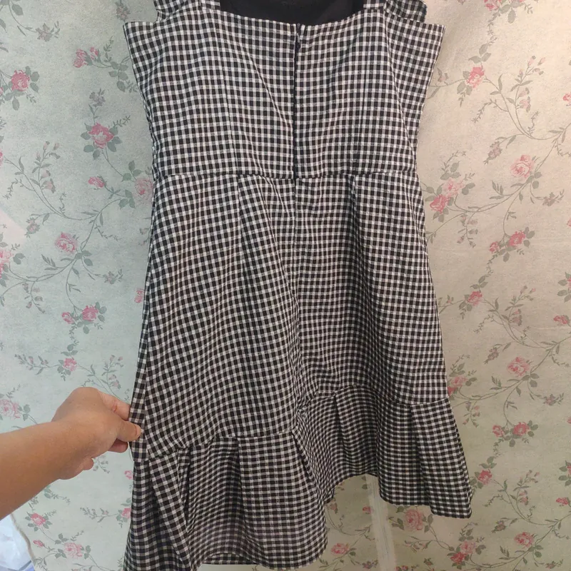 Đầm kaki caro trắng đen size M còn tốt 735487