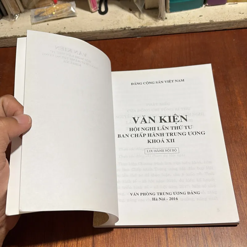 II Chính Trị: Văn Kiện Hội Nghị Lần Thứ Tư Ban Chấp Hành Trung Ương Khoá XII - 2016 1002170