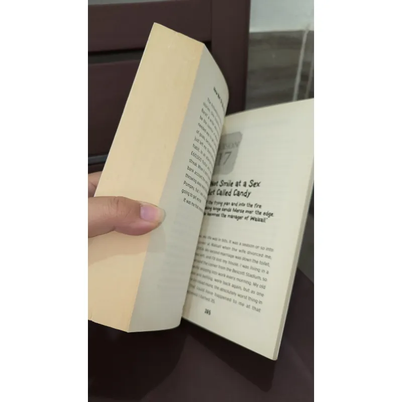 How Not to Be a Professional Footballer" by Paul Merson 932532