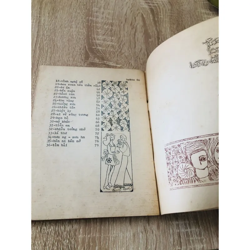 HOA SOAN BÊN THỀM CŨ 1972 993284