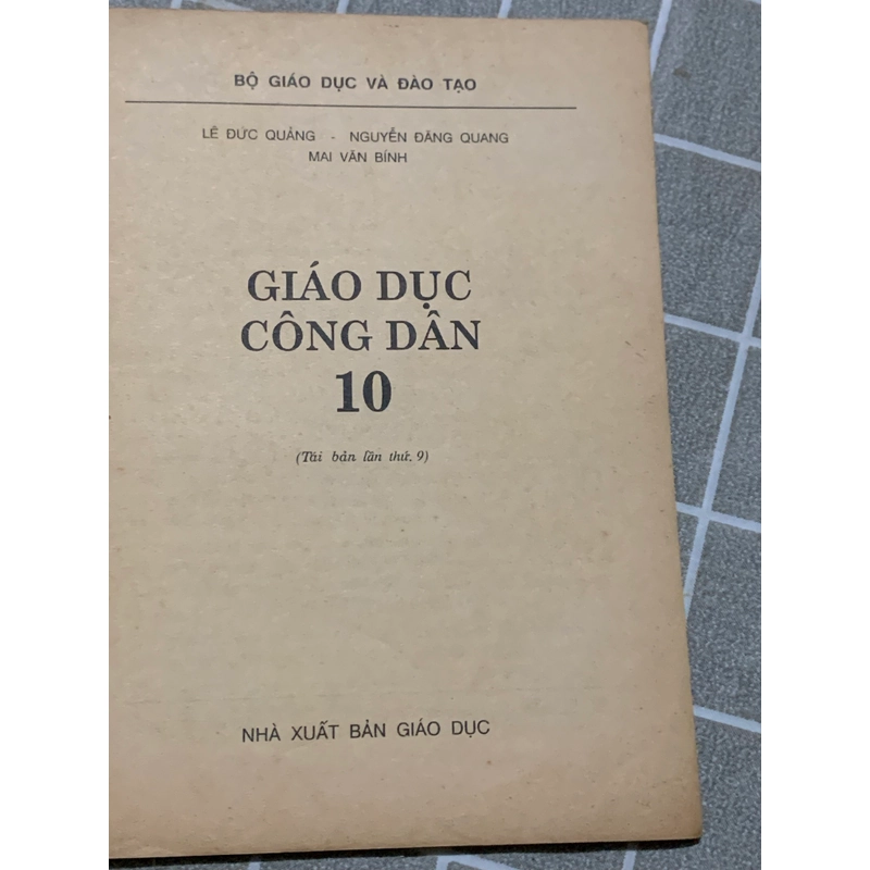 Giáo dục công dân 10, in năm 2000 545605