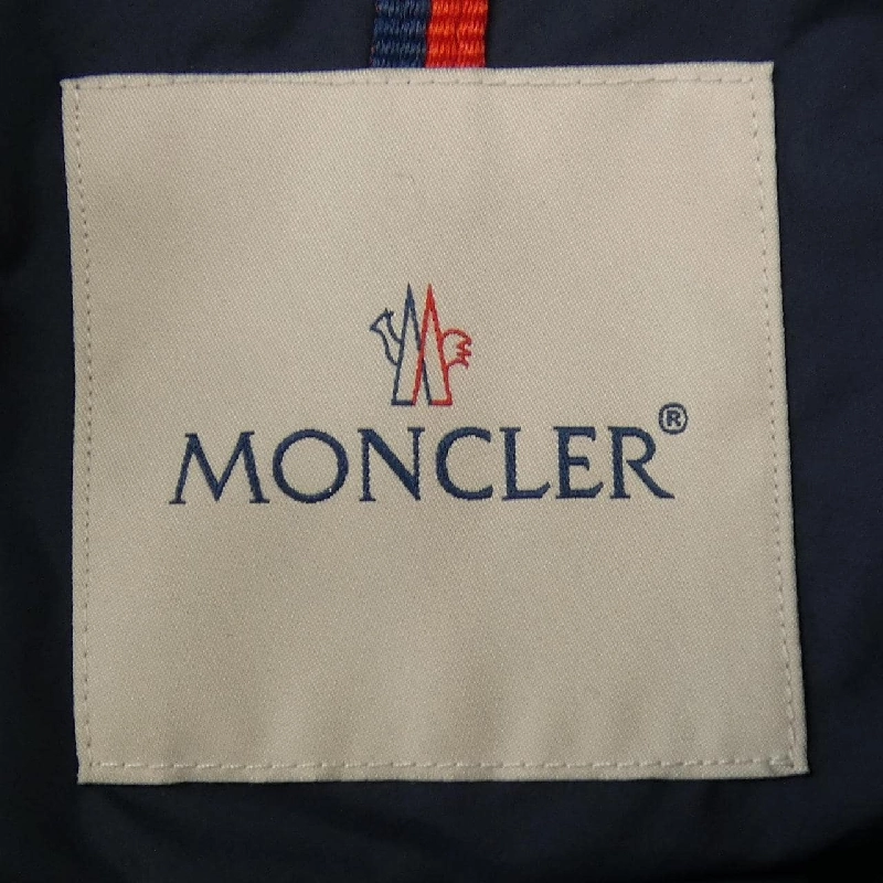 Áo vest lông vũ MONCLER BUTOR 631215