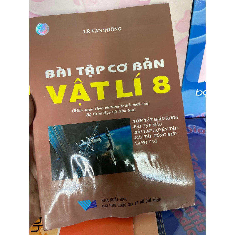 Bài Tập Cơ Bản Vật Lí 8 - Lê Văn Thông 2006 Tham khảo - luyện thi VAVO-AK1T1 935453