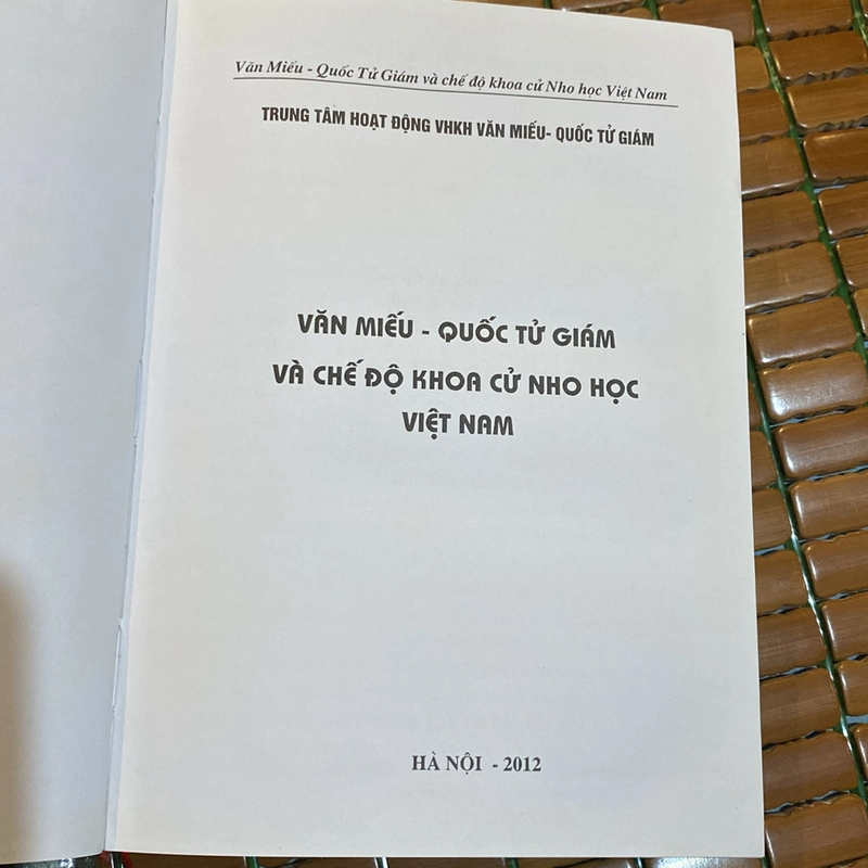 VĂN MIẾU - QUỐC TỬ GIÁM VÀ CHẾ ĐỘ KHOA CỬ VIỆT NAM, bản bìa cứng, xuất bản năm 2012 530422