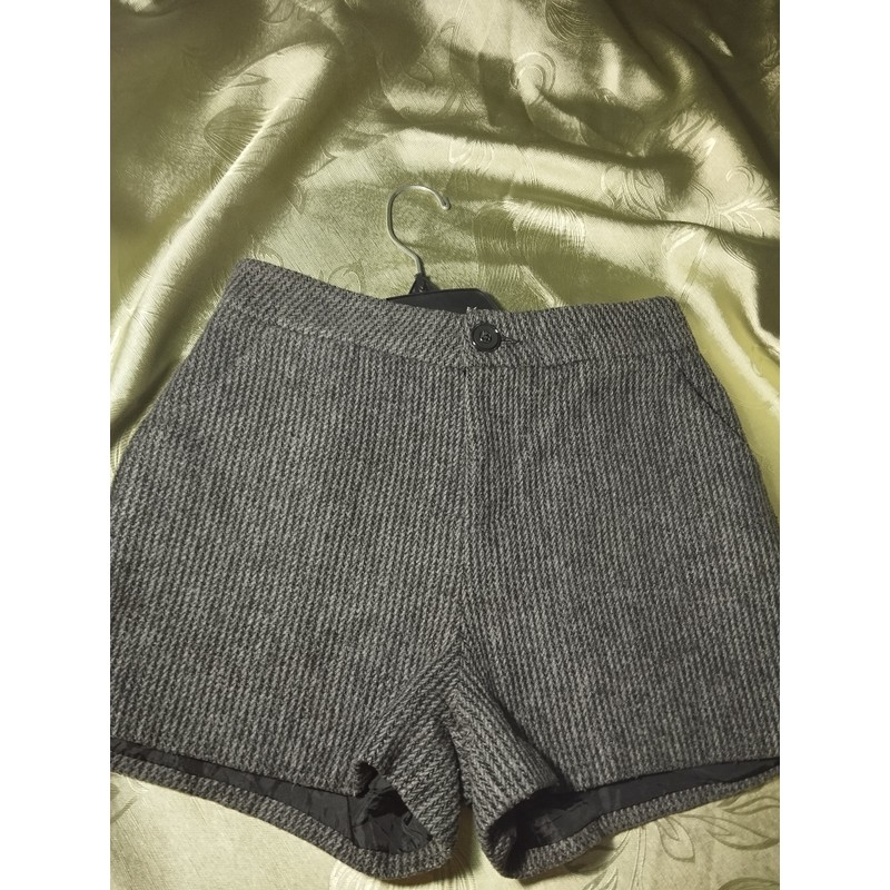 Quần short dạ size M  72072