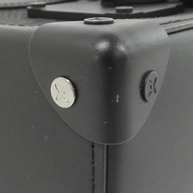 Túi đeo vai Louis Vuitton Trunk Wearable Wallet Monogram Trianon M82070 612586