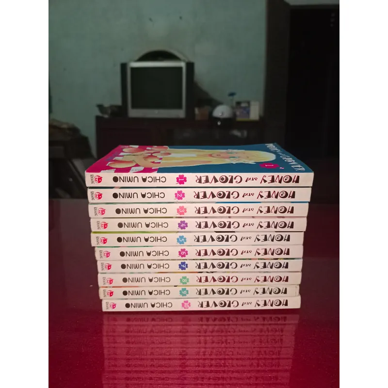 Honey and clover 596248
