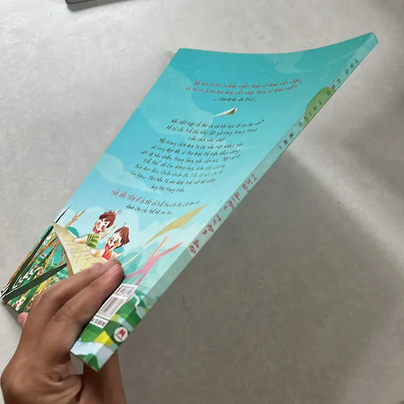 Thả diều trên đê 596641